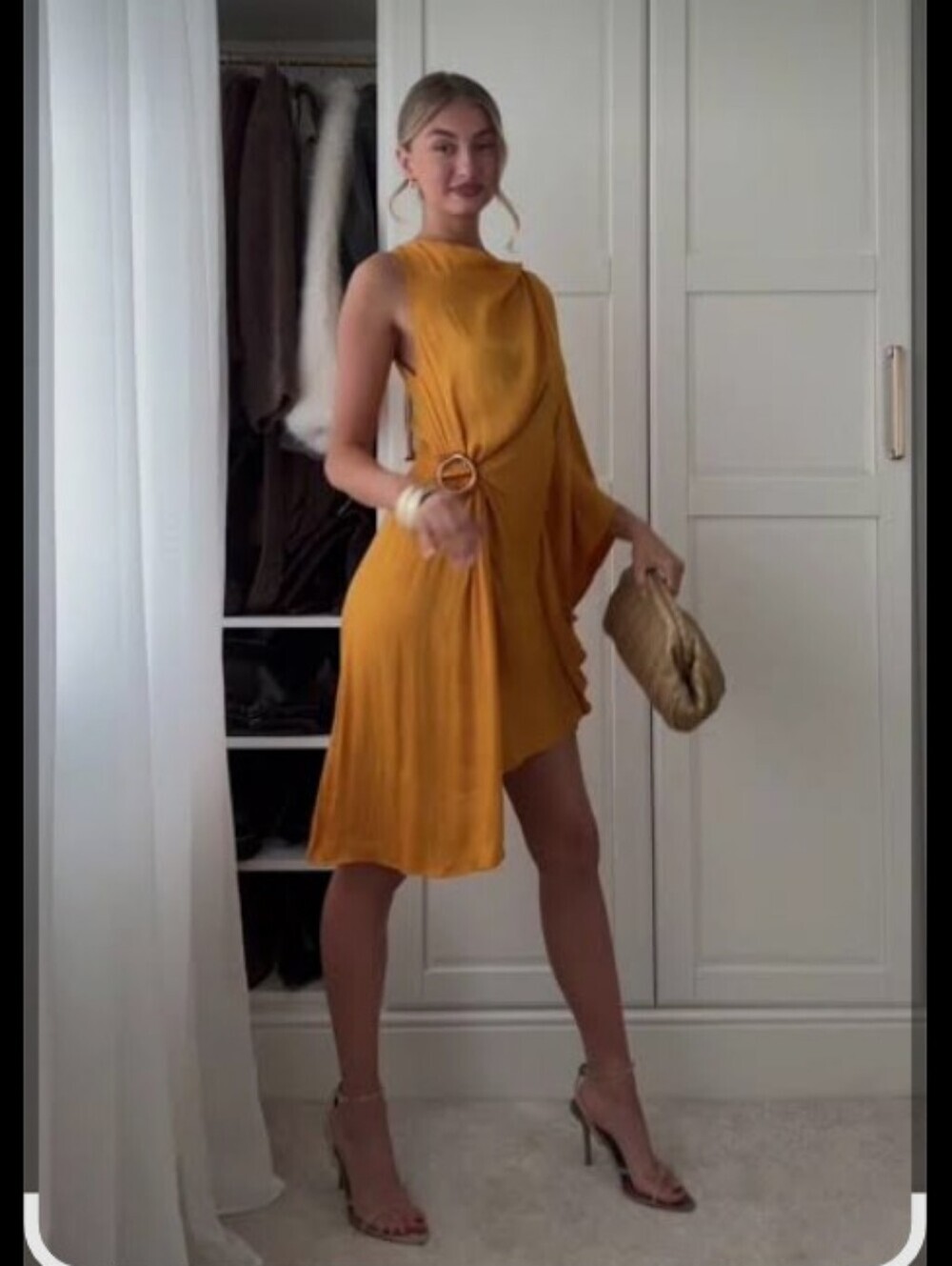 Elegant One-Shoulder Yellow Dress with Waist Ring - Picture 7 of 10